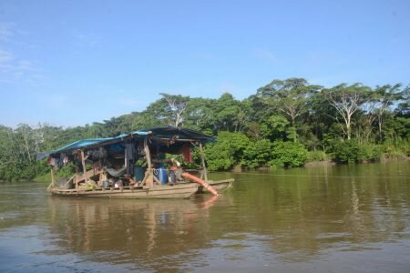 Denuncian paso de embarcaciones cargadas de combustible hacia las minas ilegales del municipio Autana en Amazonas