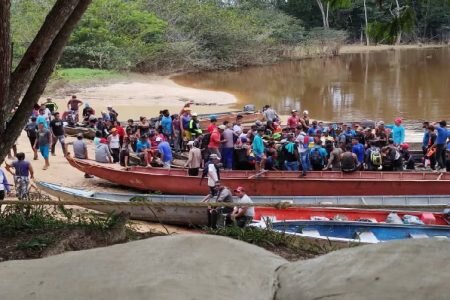 Grupos irregulares desplazan a etnias indígenas del sur del país